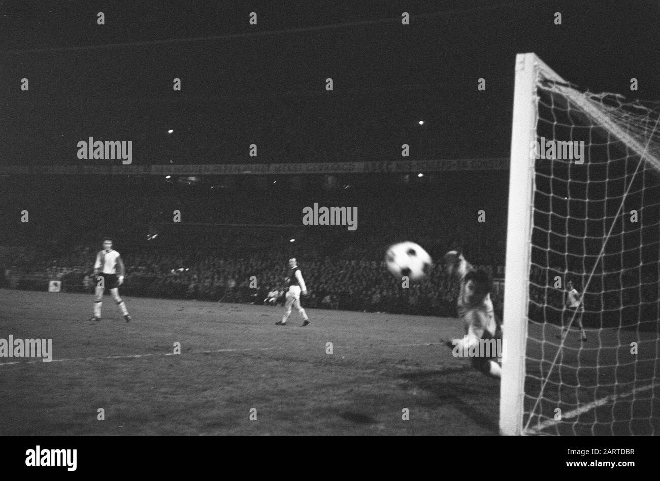 Europacup I, semi-final: Feijenoord v Legia-Warsaw, 2-0  Game Moment Date: April 15, 1970 Keywords: football Stock Photo