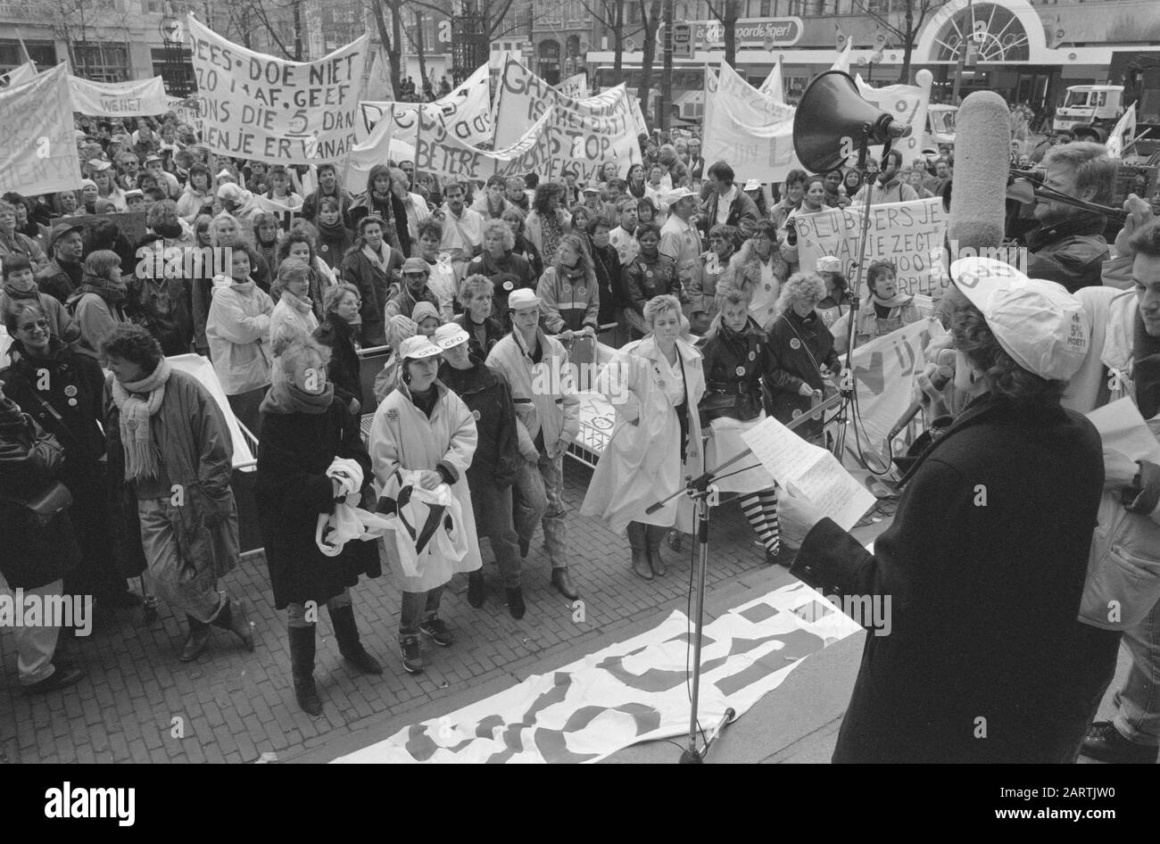 Actions of nurses in Amsterdam  Speaker Mrs Eerland (CFO) at the Beursplein Date: 5 april 1989 Location: Amsterdam, Noord-Holland Keywords: actions, speakers, nurses Stock Photo