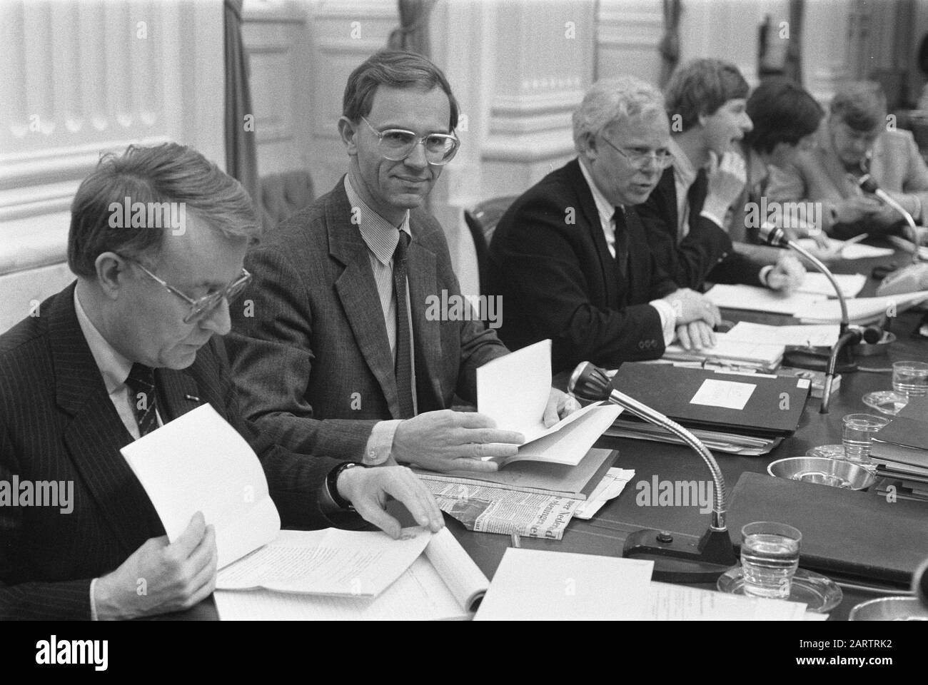 Meeting of the Chamber Committee with the Government on the report Abuse and Improper Use in the field of Taxation (ISMO), on combating fraud with social benefits  State Secretary King (l) and Minister Ruding (Finance) Date: 30 May 1983 Location: The Hague, Zuid-Holland Keywords: taxes, fraud, ministers, social security, State secretaries, meetings Personal name: King, H.E., Ruding, Onno Stock Photo