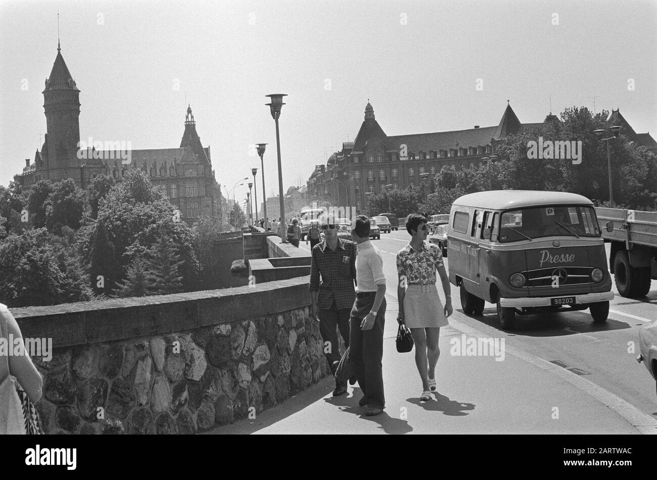 Townscapes Luxembourg, nr. 8, 10, 11 Vallee de la Petrusse, nr. 9 Pont Adolphe Date: 7 July 1971 Location: Luxembourg Keywords: Townscapes Stock Photo