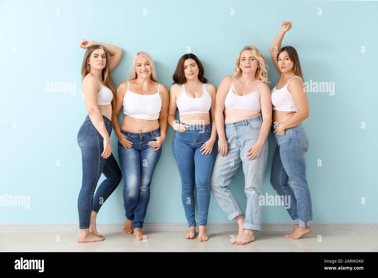 dainty feminie pose for plus size model - CLIP STUDIO ASSETS