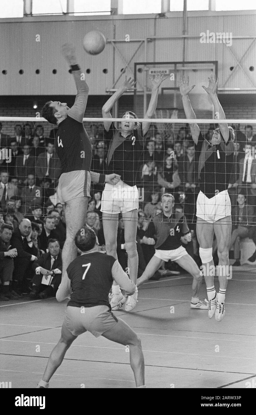 Volleyball Block against Dukla, Game Moments Date 19 March 1966