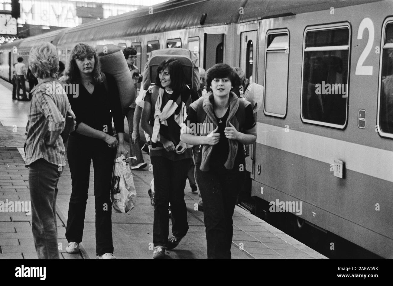 Holiday exodus at the Central Station in Amsterdam  stations, travellers, trains Date: 13 July 1979 Location: Amsterdam, Noord-Holland Keywords: travelers, stations, trains Stock Photo