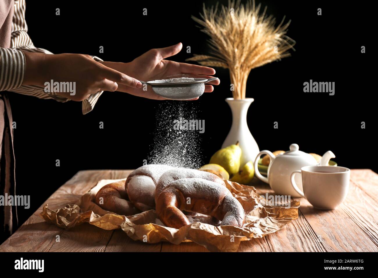 Sprinkling powder hands hi-res stock photography and images - Alamy
