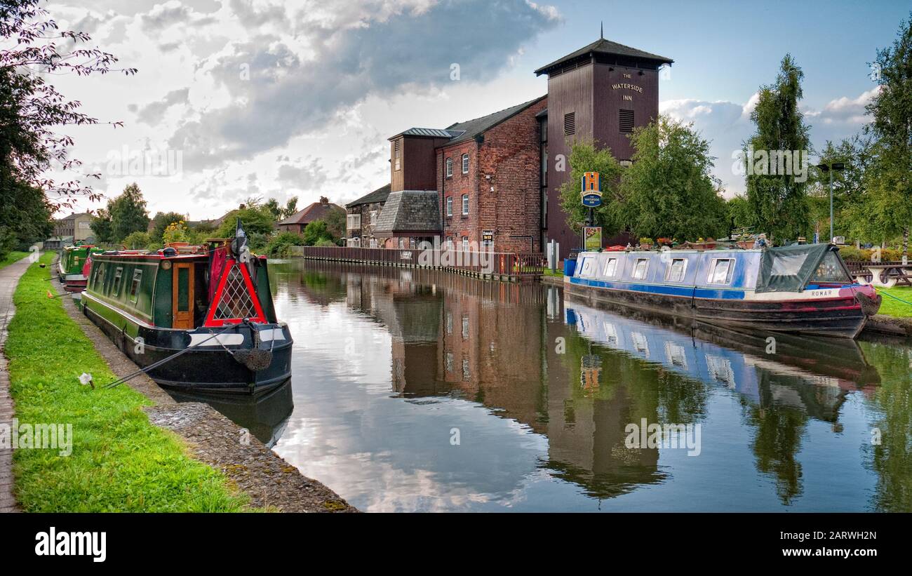The Waterside Inn at Leigh on the Leeds and Liverpool Canal Stock Photo