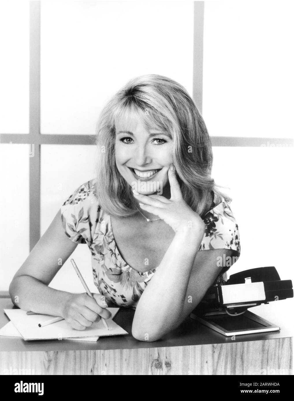 Teri Garr Publicity Portrait For The Tv Series Good Advice Cbs Tv 1993 Stock Photo Alamy