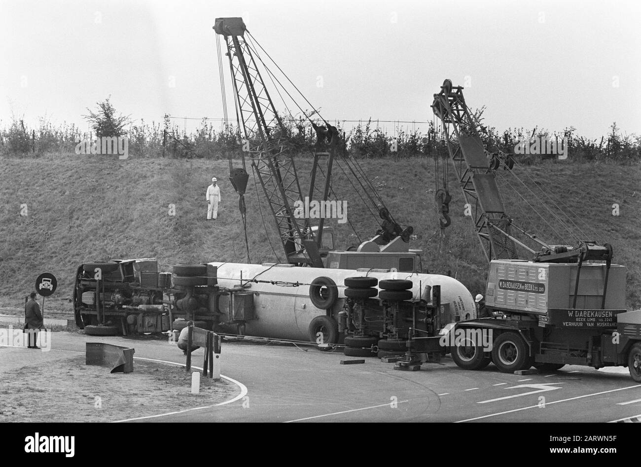 Tanker truck at Beek (Limburg) put on its wheels. Here still on its ...