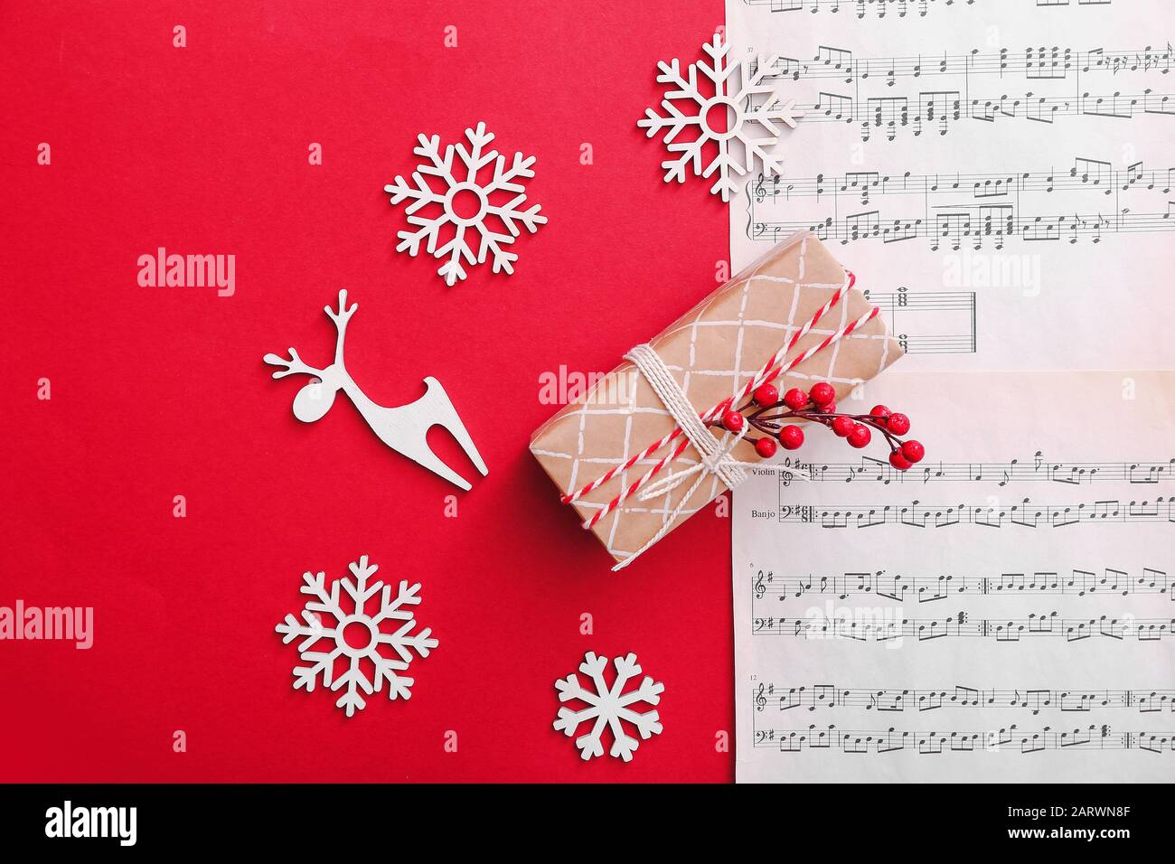 Note sheets, gift and Christmas decor on color background Stock Photo