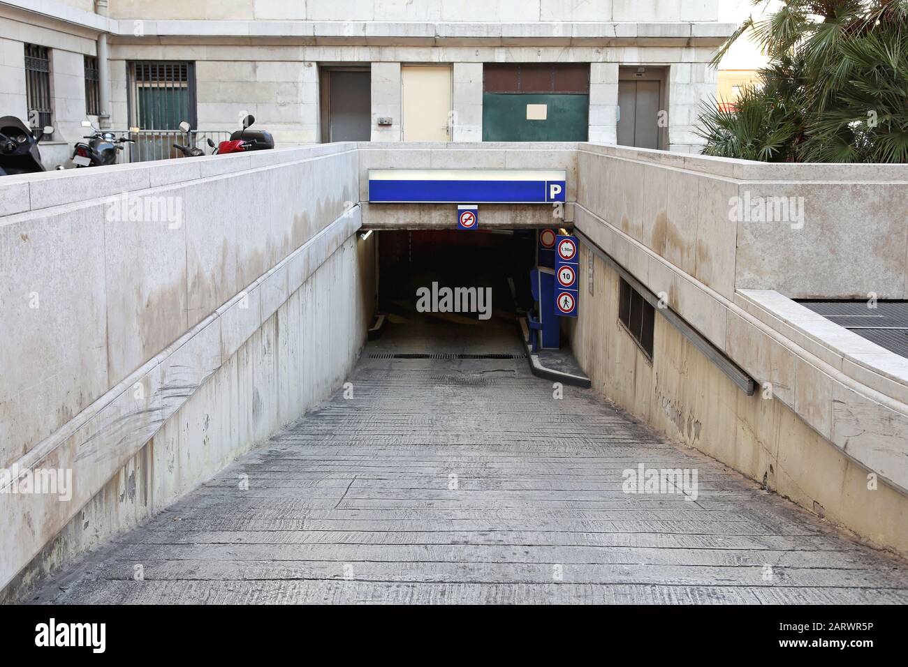 Underground parking ramp hires stock photography and images Alamy