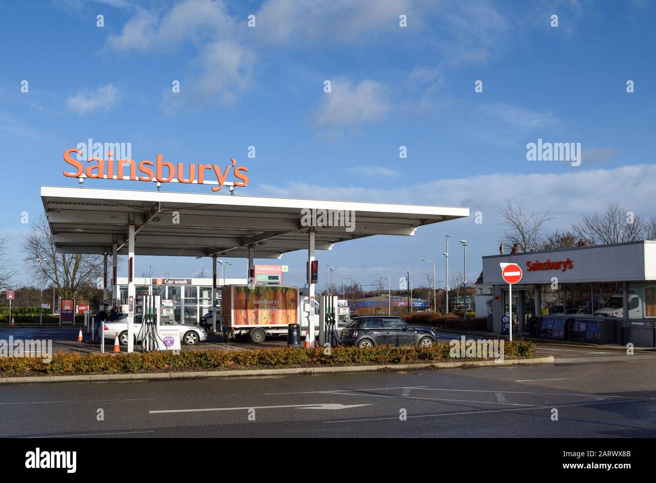 Sainsbury's Supermarkt, Fuel Station Mansfield, UK. Stock Photo