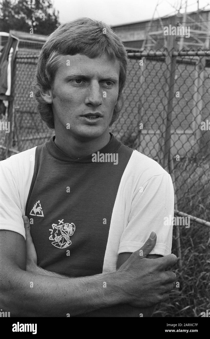 Ajax presents the new selection for the upcoming football season 1975-1976  Ton Wickel Date: 15 July 1975 Location: Amsterdam, Noord-Holland Keywords: portraits, sports, football Personal name: Wickel, Ton Institution Name: AJAX Stock Photo