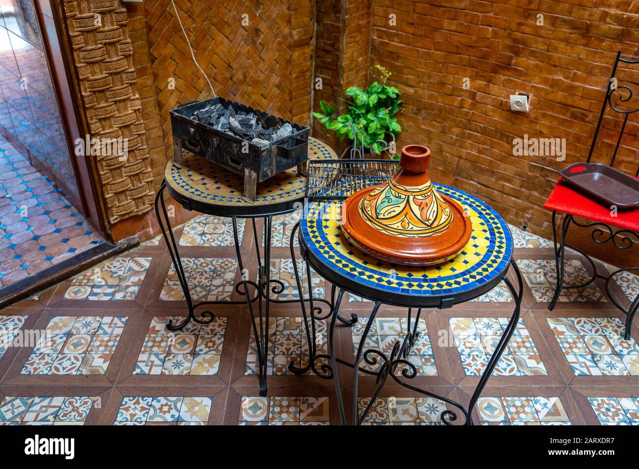 Traditional Moroccan cooking pot Tagine (or Tajine Stock Photo - Alamy