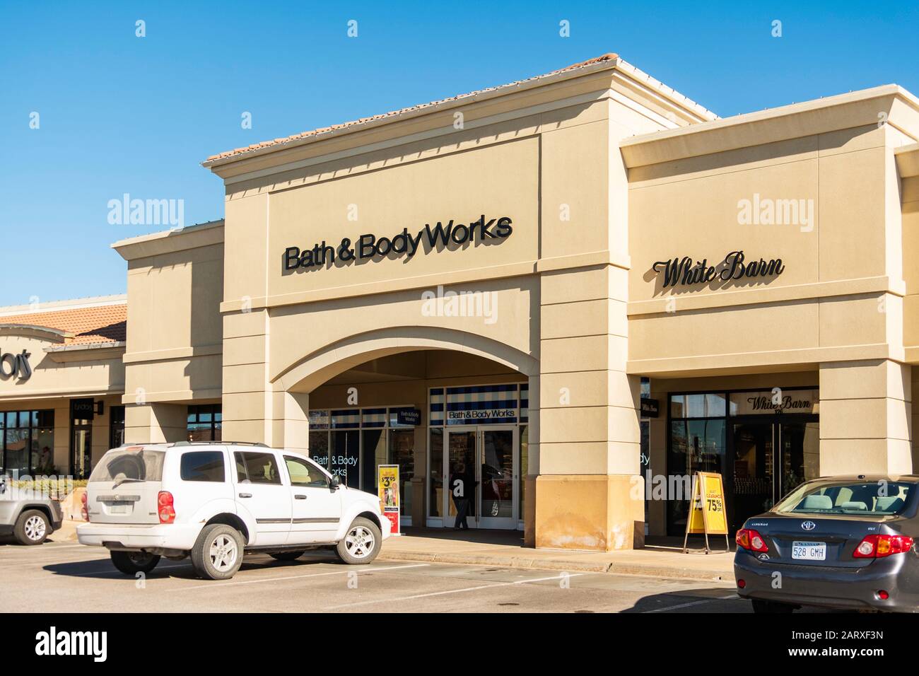 The body shop store front hi-res stock photography and images - Alamy