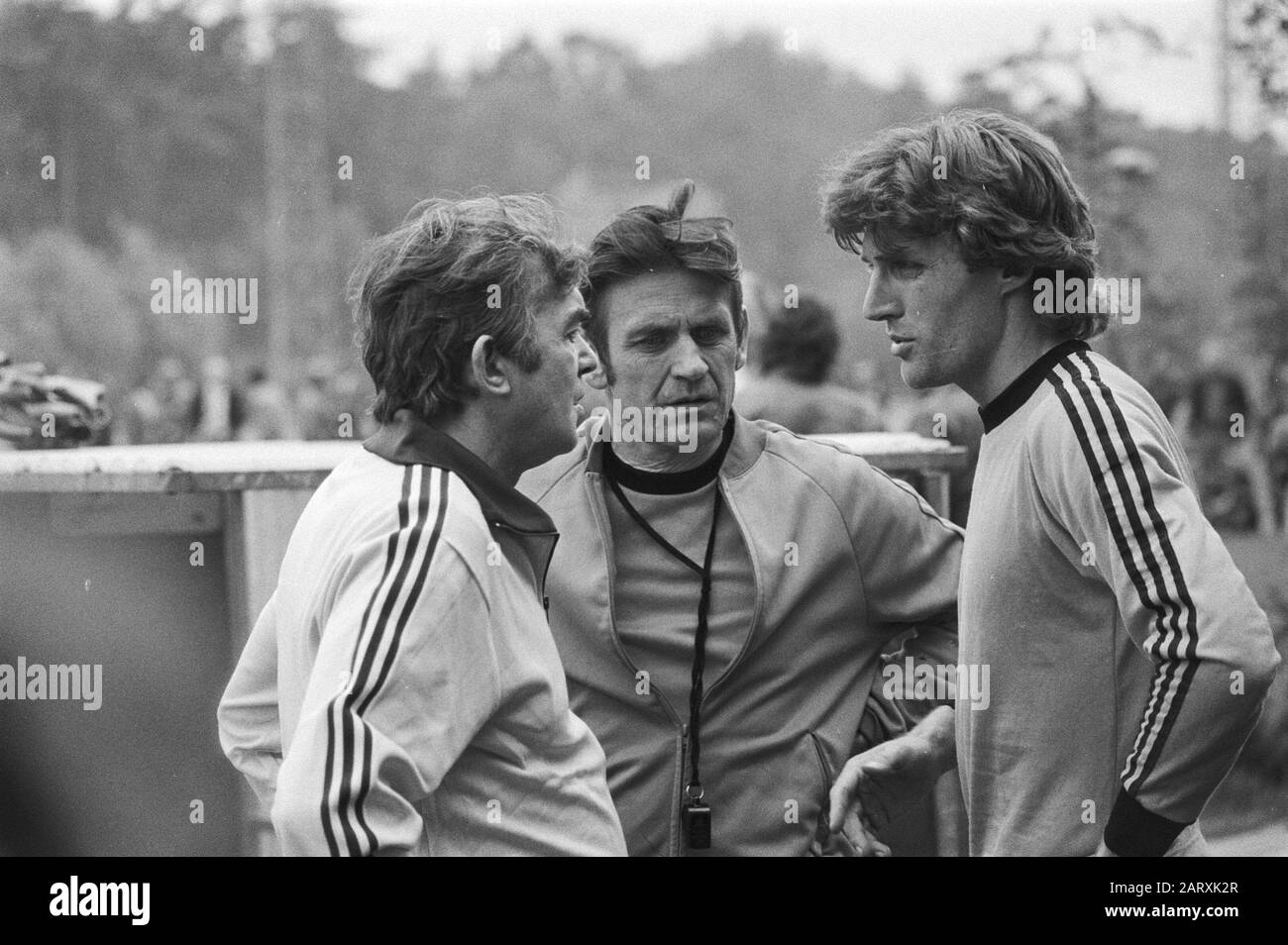 Training Dutch team; trainers Happel (l) and Zwartkruis (middle) in conversation with captain Krol Date: May 22, 1978 Keywords: sport, training, football Stock Photo