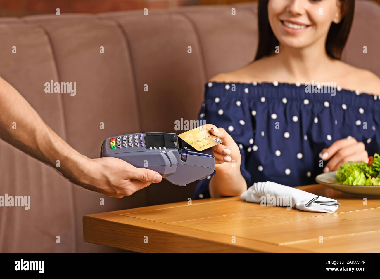 Woman paying bill in restaurant hi-res stock photography and images - Alamy