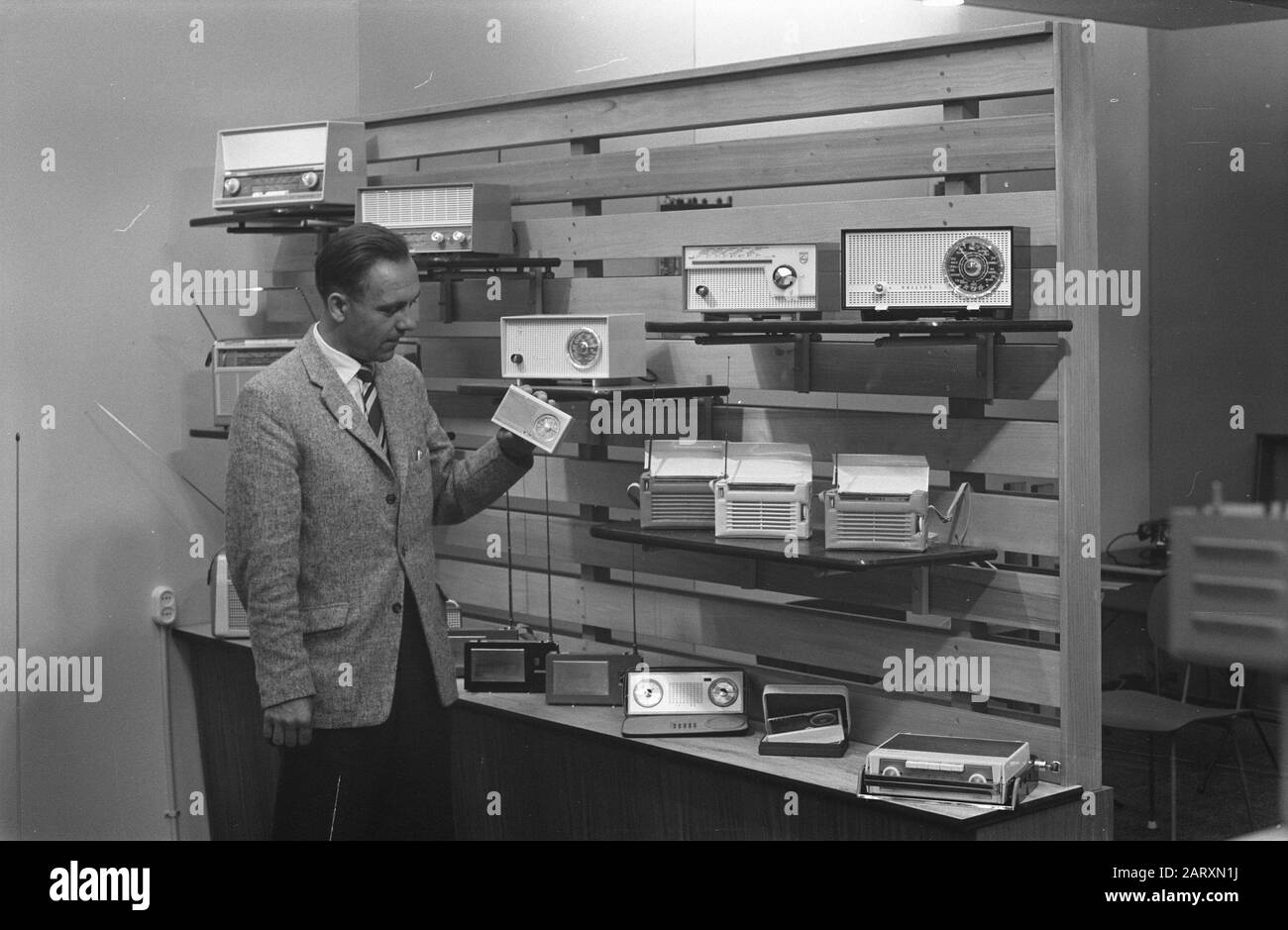 Transistorradios at Firato Date: 31 August 1961 Location: Amsterdam Keywords: fairs, radio sets Institution name: Firato Stock Photo