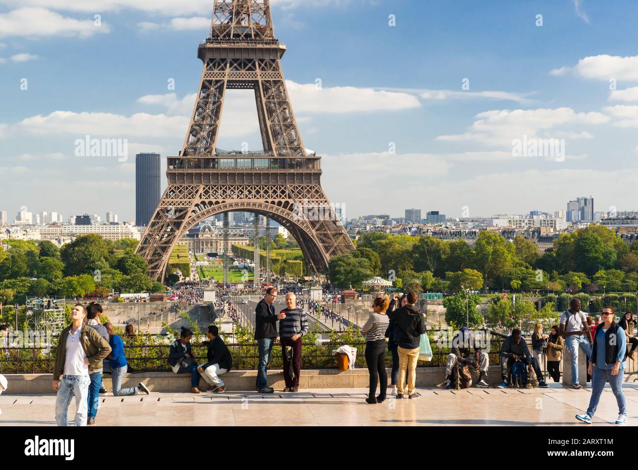 Eiffel tower observation deck hi-res stock photography and images - Alamy