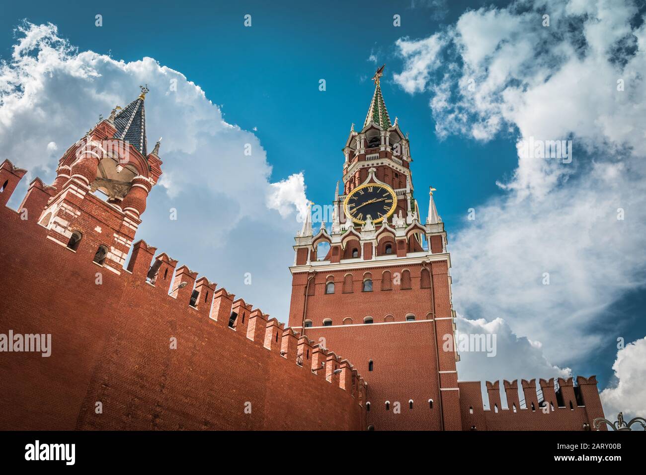 The Moscow Kremlin with the Spasskaya tower in the Red Square, Russia ...