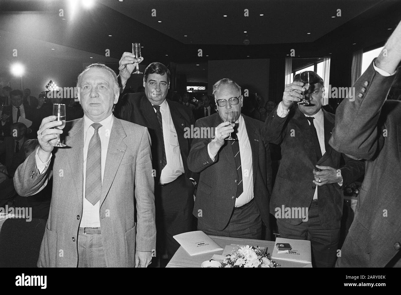 Sponsorcontract Sony-KNVB signed  Chairman of the KNVB Van Marle (l) and Mr. A. (Ton) Brandsteder of Sony (r) raise the glass Date: November 14, 1983 Keywords: companies, agreements, sponsorship, football, chairmen Personal name: Brandsteder, A., Marle, J.W. of Institution Name: Sony Stock Photo