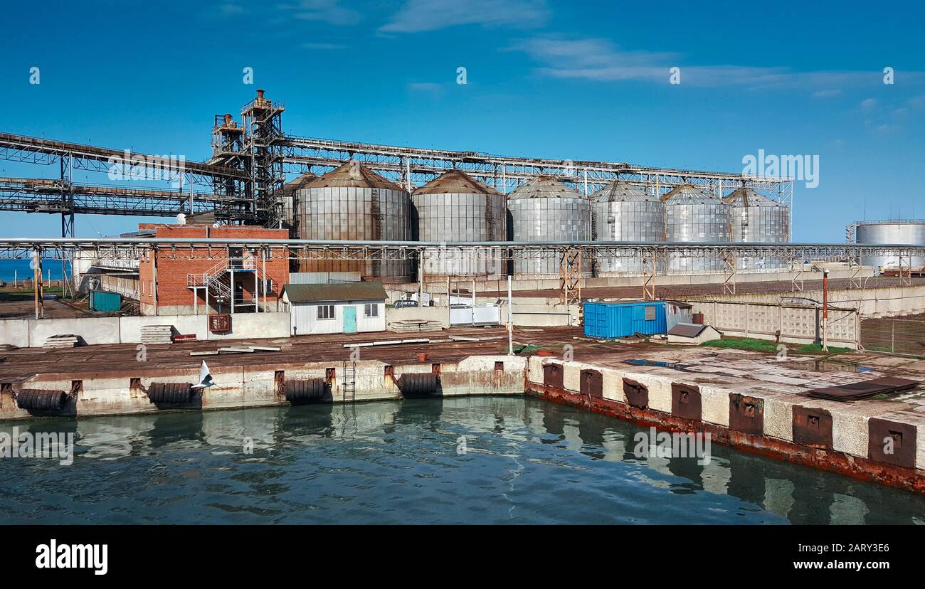 Oil and gas processing plant. Raw materials industry Stock Photo 