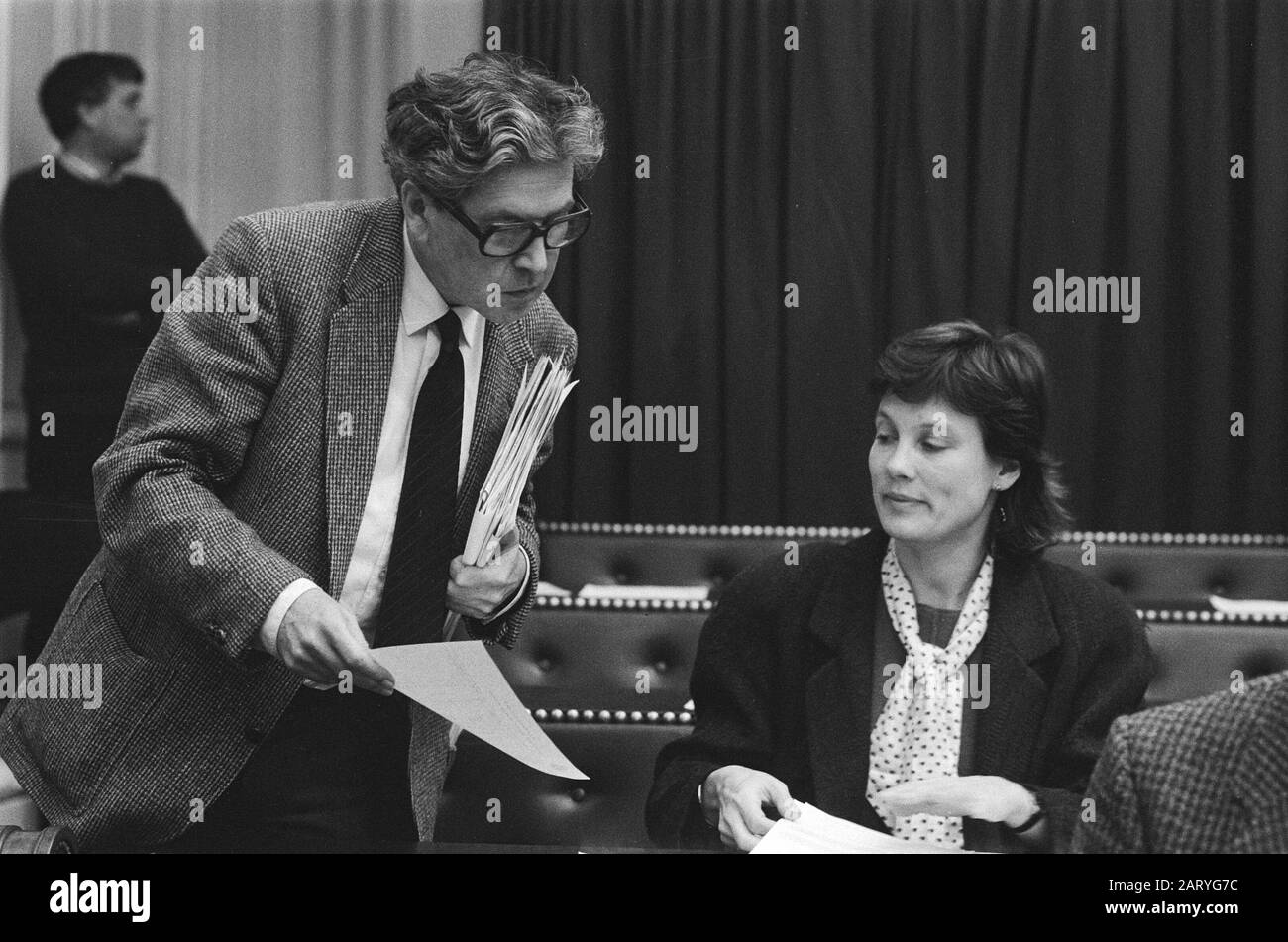 Second Chamber; debate about placement cruise missiles; PSP members Fred van der Spek and Andrée van Es Datate: November 12, 1985 Location: The Hague, Zuid-Holland Keywords: debates, cruise missiles Personal name: Es, Andrée van, Spek, Fred van der Institutionname: House Stock Photo