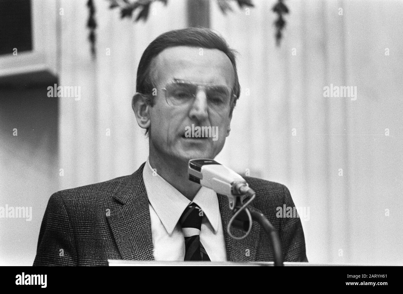 Second Chamber; Drees jr. speaks (header) Date: March 13, 1975 Personal name: Drees, Willem (jr.) Institution name: House Stock Photo