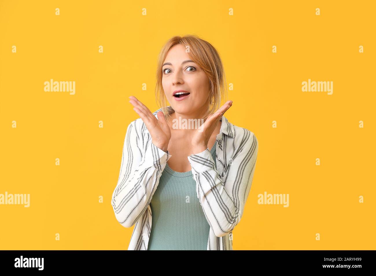 Surprised mature woman hi-res stock photography and images - Alamy