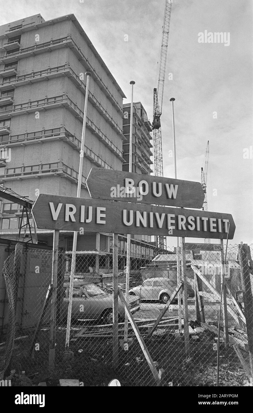 Vrije Universiteit Amsterdam Buitenveldert Exterieurs Nr 12 Main Building Vu Side Parnassusweg Date 22 October 1970 Location Amsterdam Noord Holland Keywords Signs Construction Exterior Universities Stock Photo Alamy