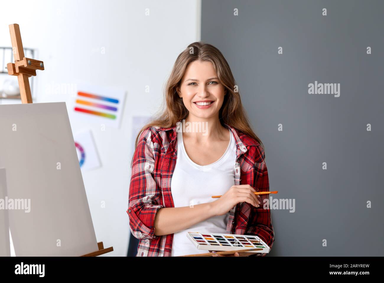 Young female artist in studio hi-res stock photography and images - Alamy
