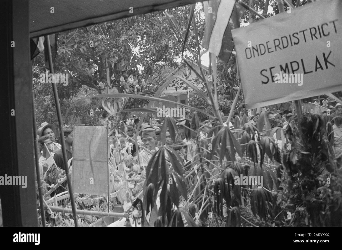 Outdoor Care (Article 2)  Celebration birthday Queen Wilhelmina. Parade. Dokar of the subdistrict Semplak Date: 31 August 1948 Location: Bogor, Indonesia, Java, Dutch East Indies Stock Photo
