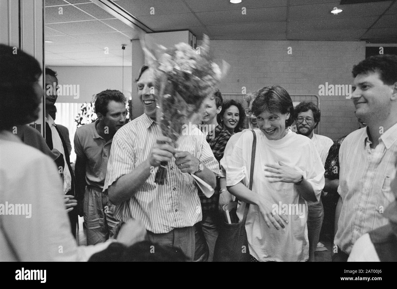 Congress of the PSP in Amsterdam with the determination of candidates for elections  Wilbert Willems (with flowers) and list leader Andrée van Es Date: 1 July 1989 Location: Amsterdam, Noord-Holland Keywords: flowers, congresses, candidates, politics, elections Personal name: Es, Andrée van, Willem, Wilbert Institution name: PSP Stock Photo