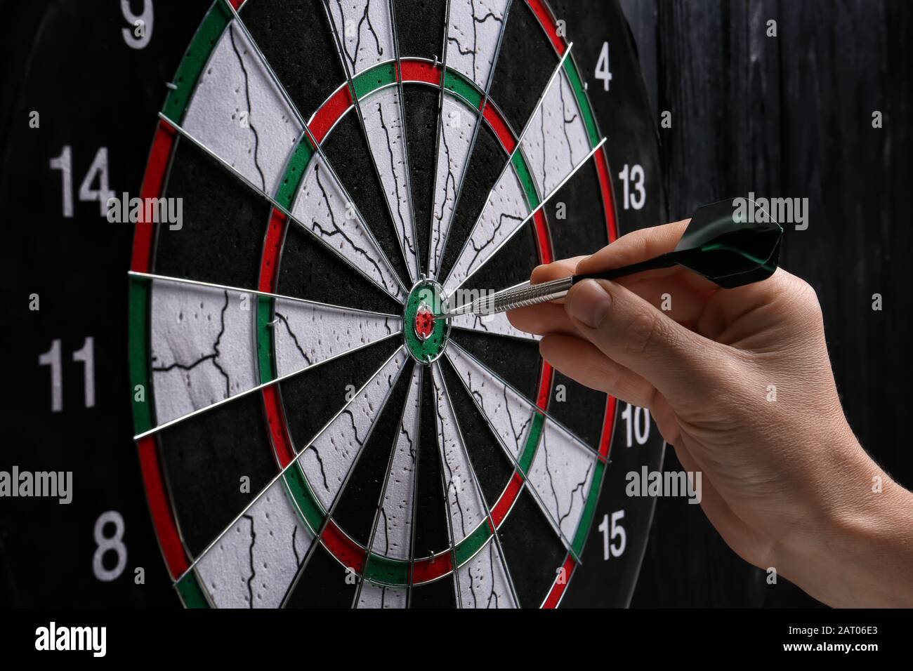Man playing darts hi res stock photography and images Alamy