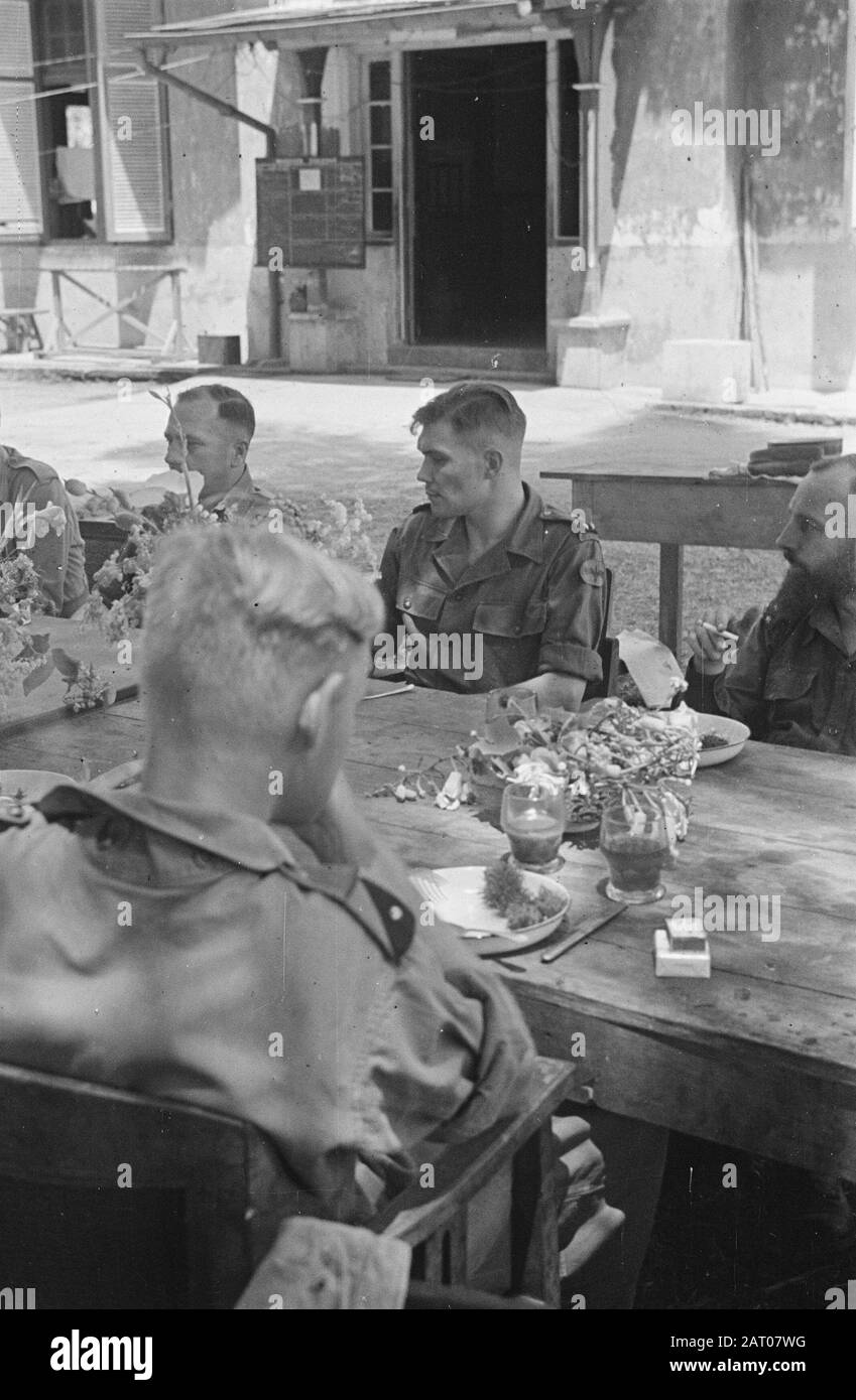 Visit of Professor Romme to Medan  Dr. C.P.M. Romme) makes a trip along the road of death from Medan to Belawan. After the draft meal with officers. Annotation: The 2nd lieutenant wears the sleeve emblem of Infantry VI Battalion Gagak Itam. Date: 2 February 1947 Location: Indonesia, Medan, Dutch East Indies, Sumatra Stock Photo