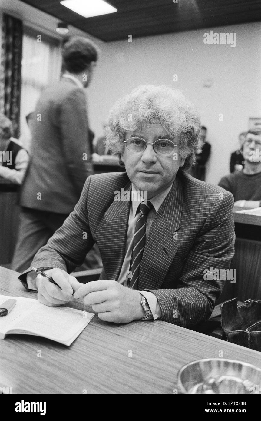 Second Chamber, hearing about Kalkar breeding reactor  Dr. J. Benecke Date: September 14, 1983 Keywords: experts, hearings, nuclear reactors, portraits Personal name: Benecke, Jochen Institution name: Second Chamber Stock Photo