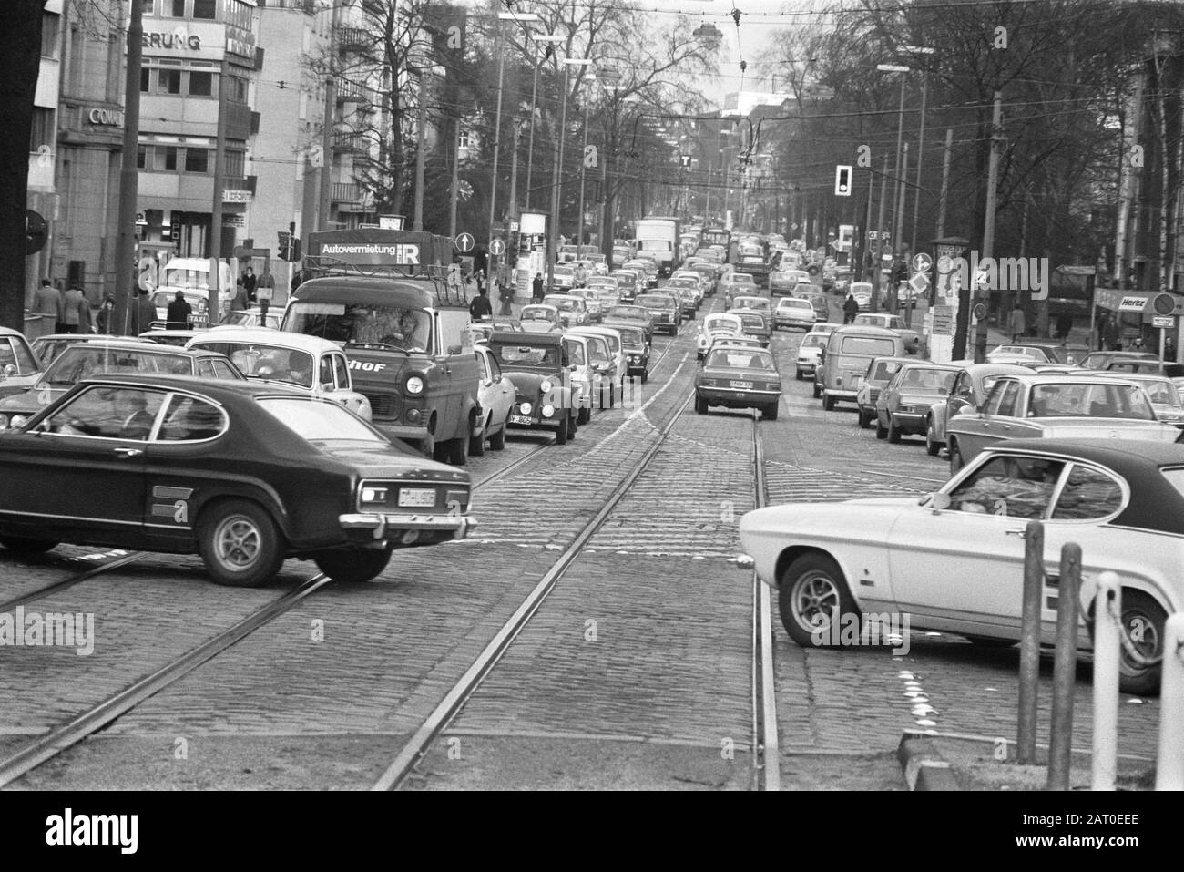 Strike in West Germany by mainly transport personnel  Busy on the street Date: February 12, 1974 Location: Düsseldorf, West Germany Keywords: cars, strikes Stock Photo