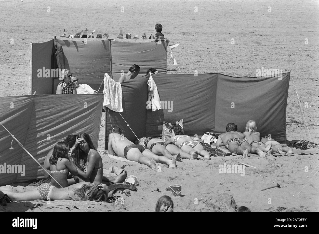 Beach Scene 1970s Hi res Stock Photography And Images Alamy beach-scene-1970s-hi-res-stock-photography-and-images-alamy