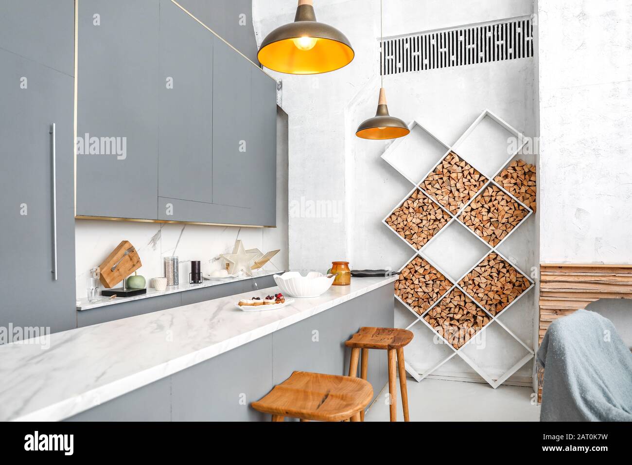 Interior of light modern kitchen Stock Photo - Alamy