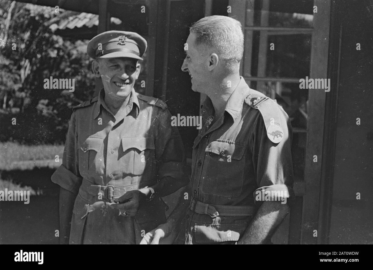 Rubber company Tebenan at Palembangs  A lieutenant-colonel (left) talks to a lieutenant-colonel (right) holding the sleeve emblem of the battalion Infantry X KNIL (Gadjah Merah) bears Annotation: The officer on the right could be W.C.A. van Beek commander of the battalion Date: 29 November 1947 Location: Indonesia, Dutch East Indies, Palembangs, Sumatra Stock Photo