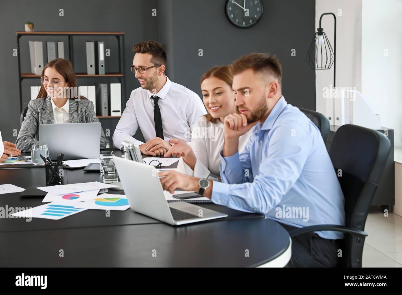 Ideas issue hi-res stock photography and images - Alamy