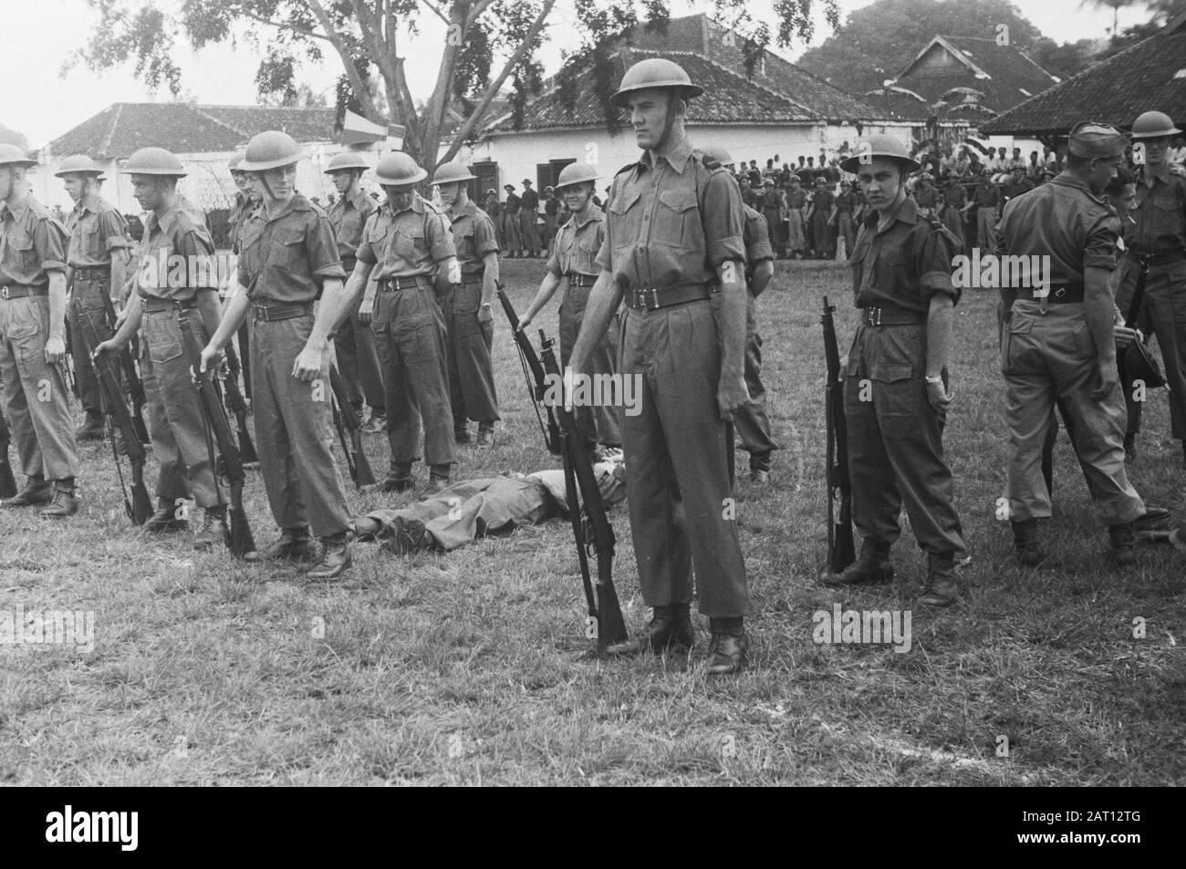 Guard soldier Black and White Stock Photos & Images - Alamy