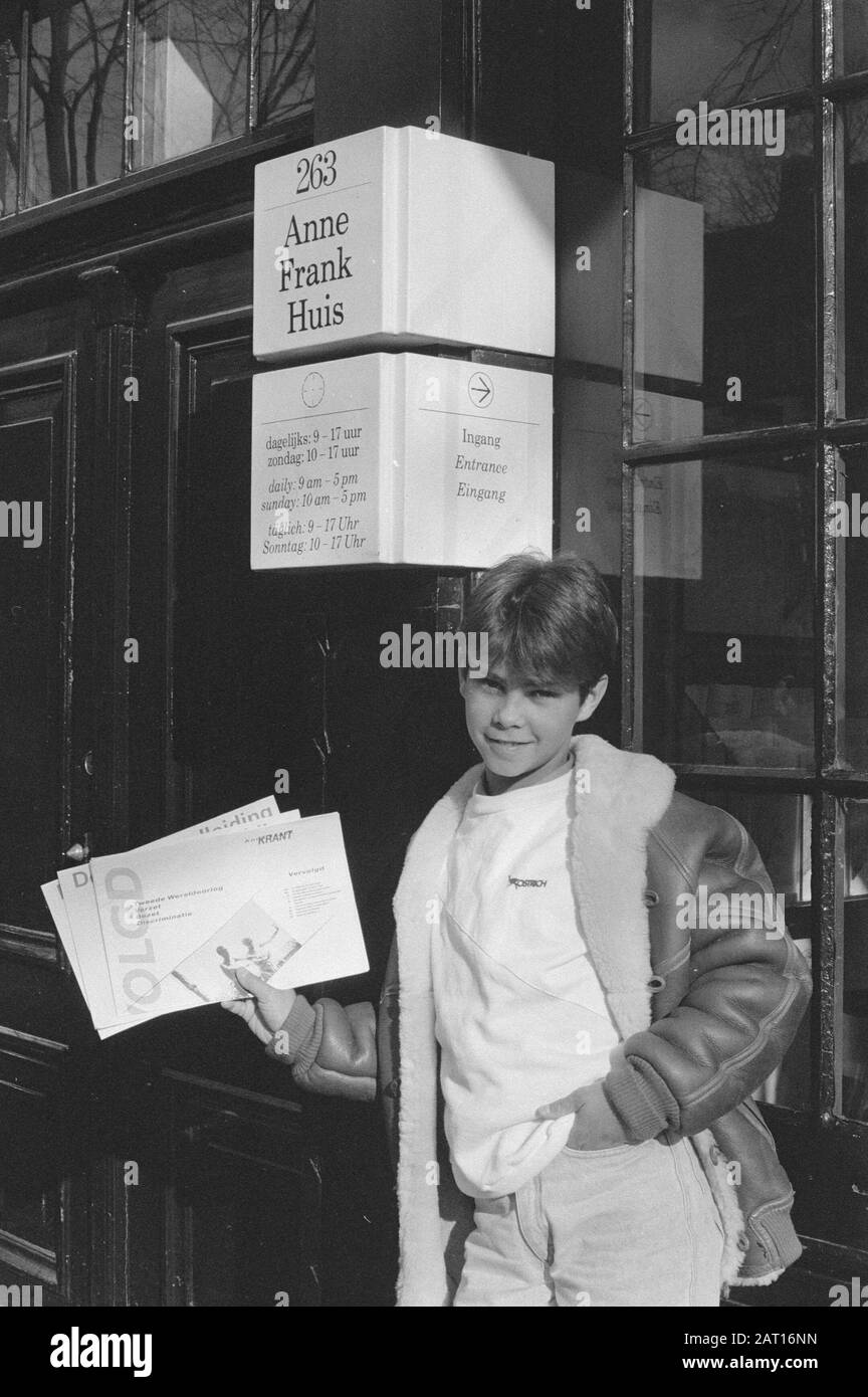 First copy Anne Frank newspaper awarded to Danny de Munk; with