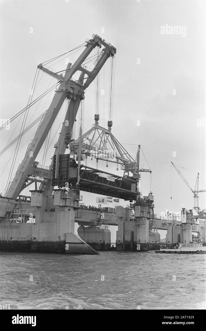 First slide in storm surge barrier Oosterschelde mounted a floating ...
