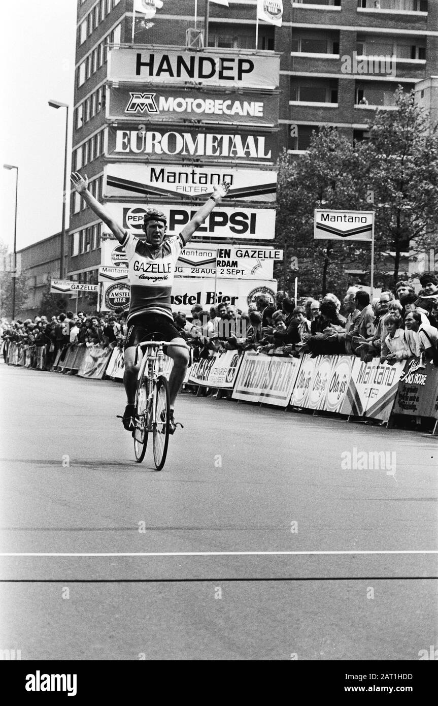Finish last stage of Olympia's Tour of the Netherlands Stage winner Ad  Prinsen Date: June 1, 1979 Location: Amsterdam, Noord-Holland Keywords:  sport, cycling Personal name: Princes, Ad Institution name : Olympia's Tour