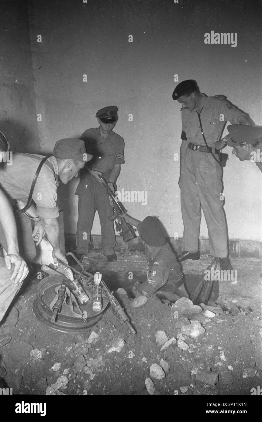 Action Outdoor Care 1st series  Weapons find in a hidden hiding place Annotation: Action after subversive actions by TRI and the republican resident. The residence office and telephone office were occupied by Dutch troops Date: 17 December 1948 Location: Bogor, Indonesia, Dutch East Indies Stock Photo
