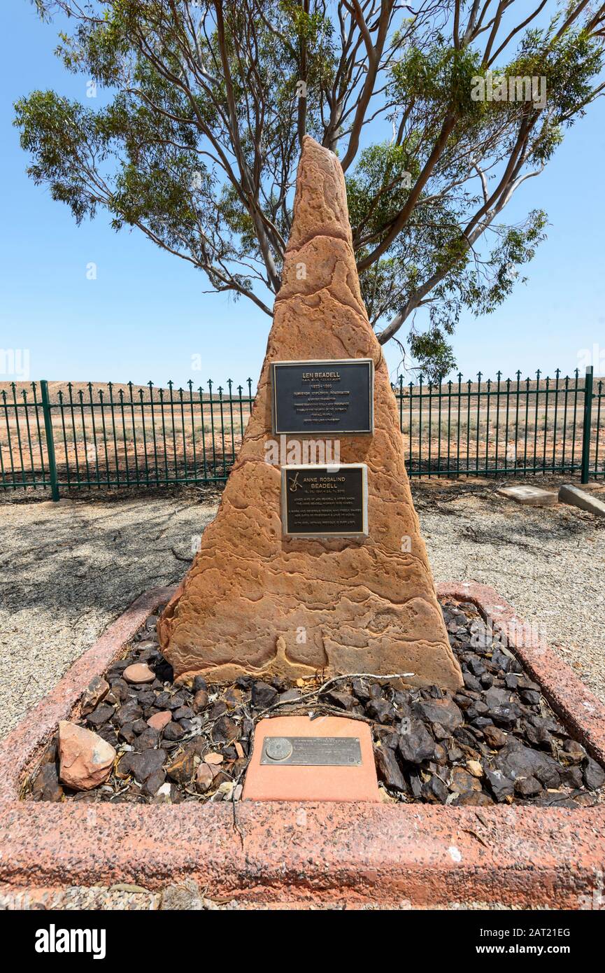 Len Beadell grave in Woomera cemetery, South Australia, SA, Australia Stock  Photo - Alamy