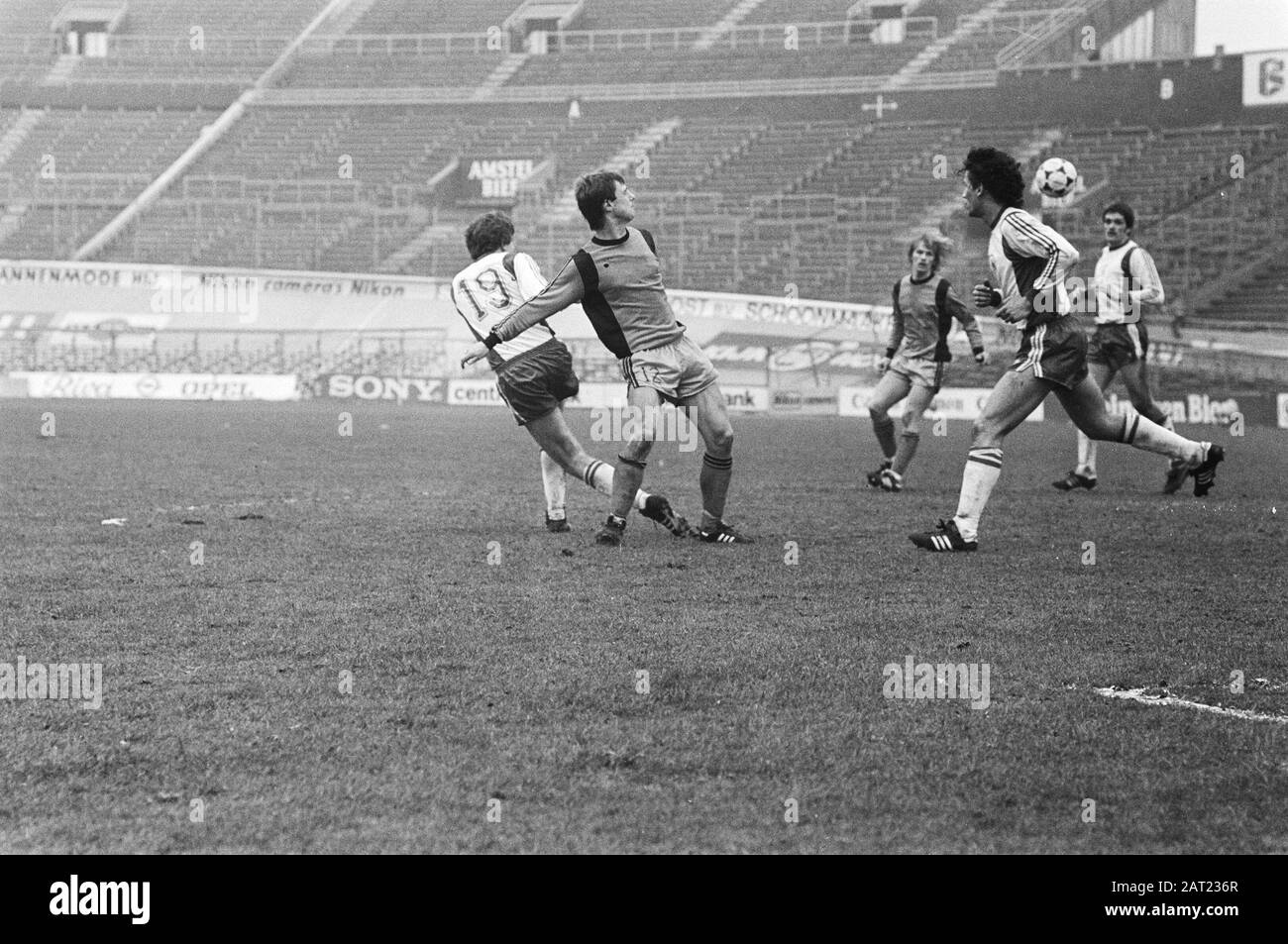 Goalkeeper captain hi-res stock photography and images - Alamy, image size:1300x953