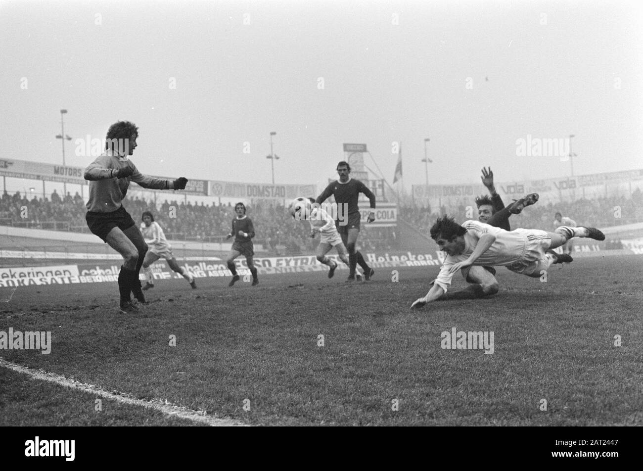 Photo Ancienne Foot – Willy Van Der Kuijlen (PSV) – FC Den Haag 1975 – Vintage
