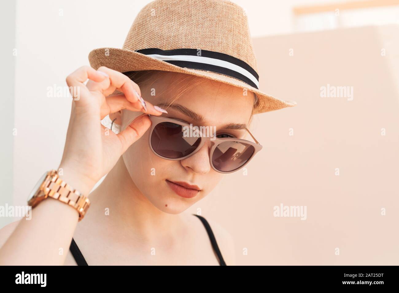 Beautiful girl in a straw hat hi-res stock photography and images - Page 2  - Alamy