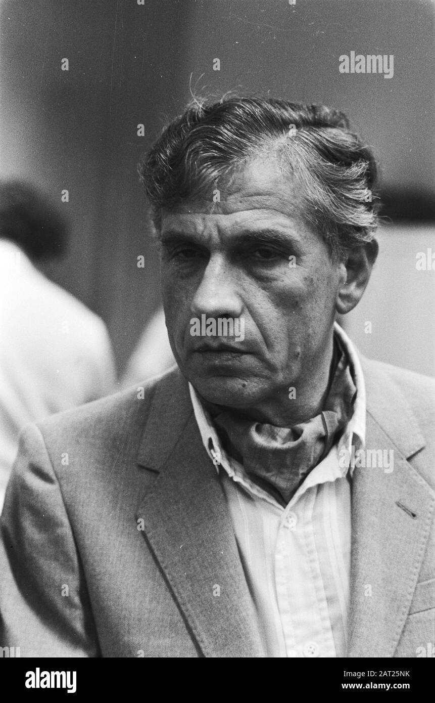 Gerard Reve at the One World Poetry Festival in the Brakke Grond in Amsterdam  festivals, poetry, writers, portraits, Brakke Grond, Reve, Gerard van het Datum: 15 november 1982 Location: Amsterdam, North Holland Keywords: festivals, portraits, poetry, writers Personal name: Brakke Grond, Reve, Gerard van de Stock Photo