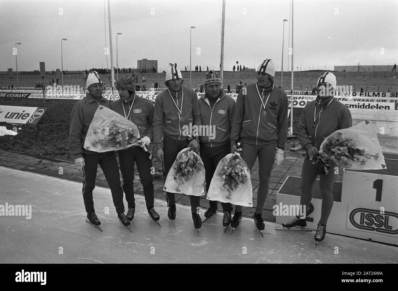 Competition for Silver Skating for professional skaters The Hague, 6 and 37  Verheijen, Verkerk, Valentijn, trainer Huiskes, Schenk and Bols Date: 24  February 1973 Location: The Hague, Zuid-Holland Keywords: skating, sport  Person